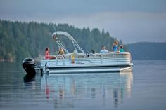 PARTY BARGE 22 DLX
