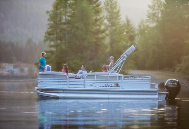 PARTY BARGE 22 DLX