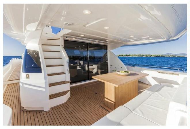 Ferretti Yachts 750