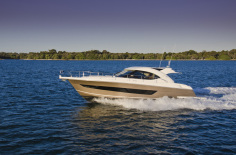 Riviera 4400 Sport Yacht